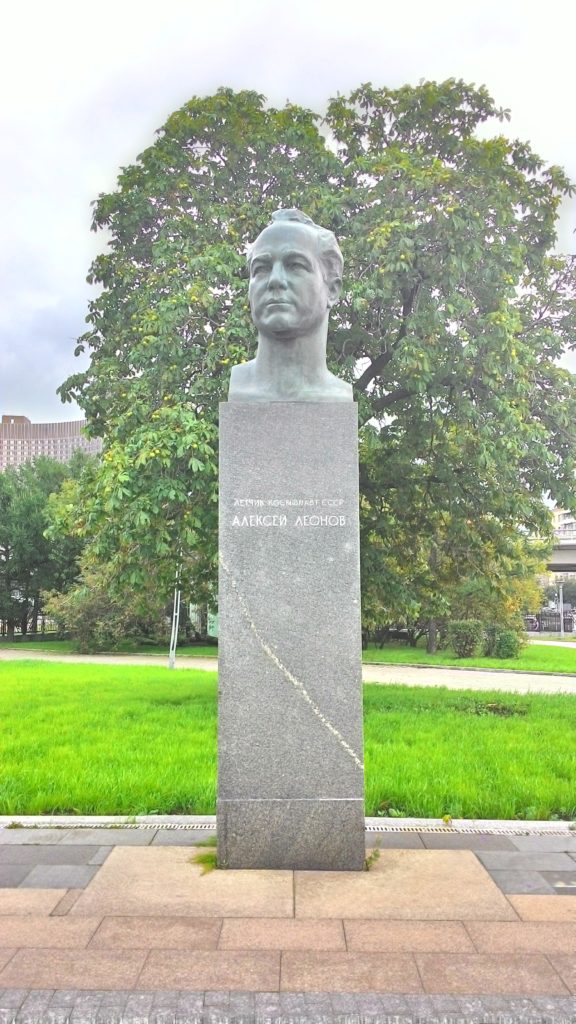 Alexei Leonov socha